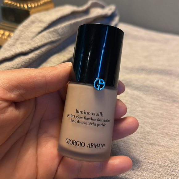 Giorgio Armani Luminous Silk Foundation - Cream - Picture 8 of 9
